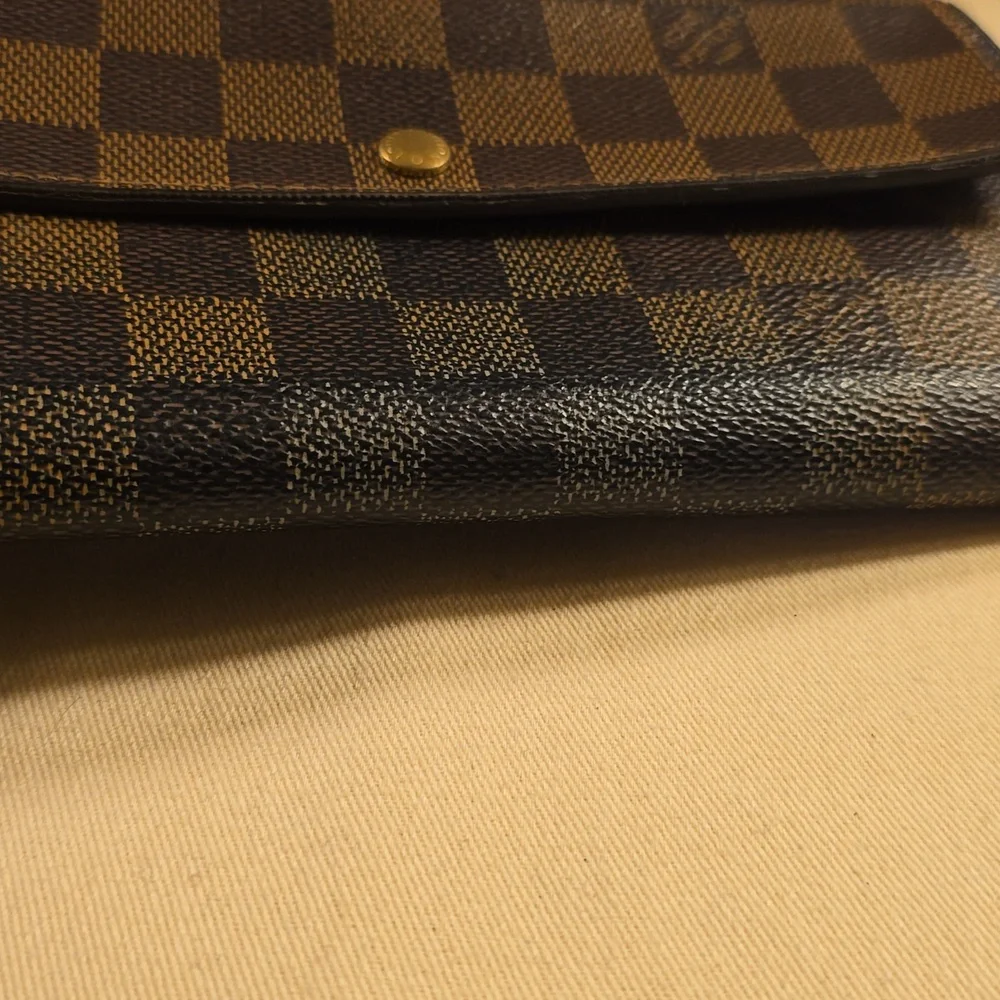 Louis Vuitton wallet in iconic Damier Ebene coated canvas with gold hardware - Picture 8 of 12